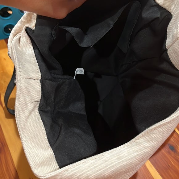 Backpack - Picture 6 of 8